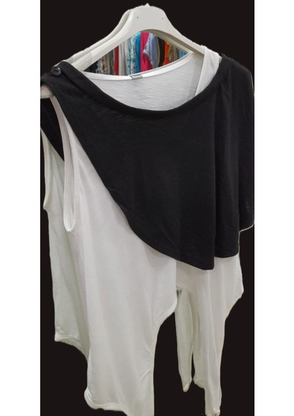 Siyah -Beyaz Atlet Detaylı T-Shirt fırsatları