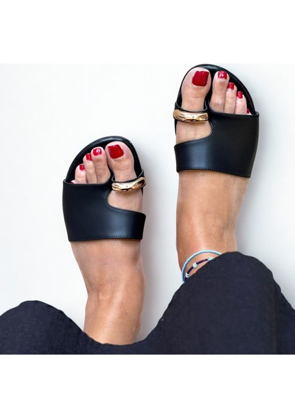 Siyah Hakiki Deri Tokalı Parmak Arası Kadın Şık ve Rahat Günlük Terlik fiyatları
