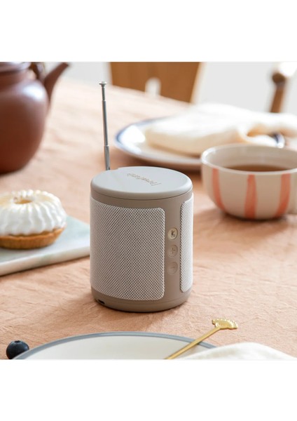 Dabbie Dab+ Radyo & Bluetooth Hoparlör – Bej, Kablosuz Şarj Destekli (Yurt Dışı)
