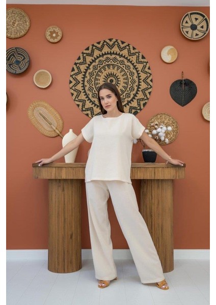 Bej T-Shirt ve Pantolon Takım