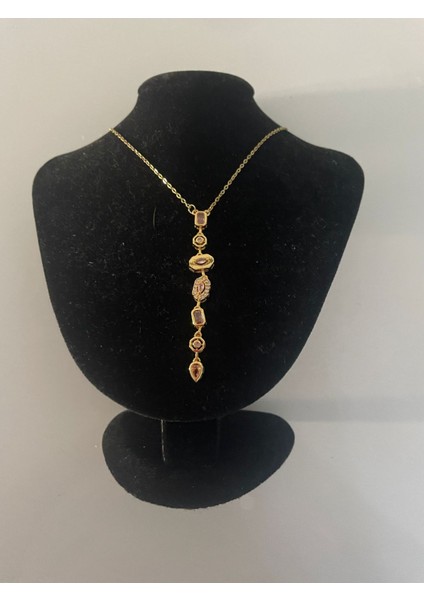 Pembe Renkli Baget Taşlı 7 Element Çelik Dekolte Kolyesi