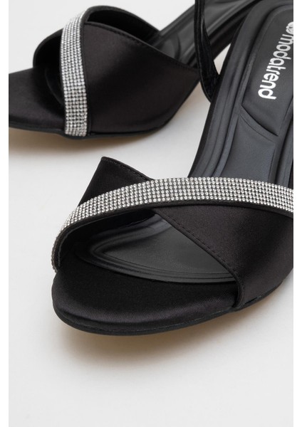 Tek Sıra Taşlı Kelebek Kadın Topuklu Ayakkabı Siyah Saten modelleri