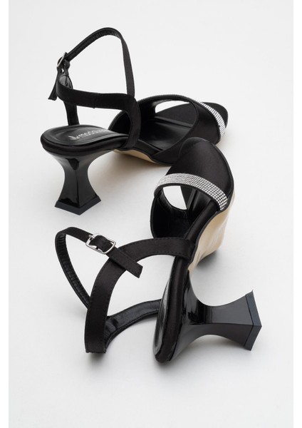 Tek Sıra Taşlı Kelebek Kadın Topuklu Ayakkabı Siyah Saten fırsatları