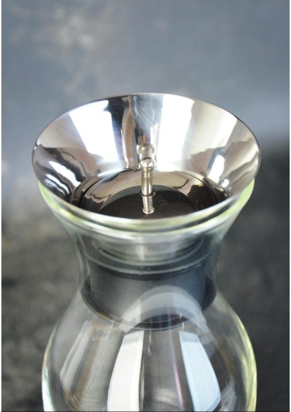 1000 ml Şelale Kapaklı Cam Sürahi 401338