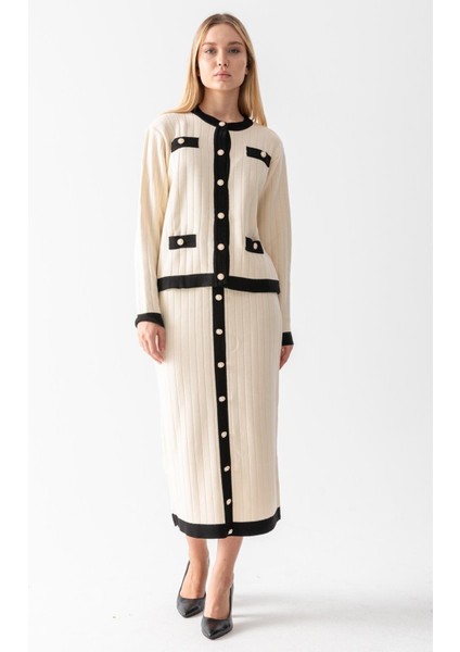 Ceket ve Etek Düğme Detaylı Triko Takım