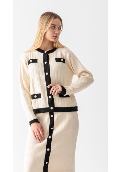 Ceket ve Etek Düğme Detaylı Triko Takım modelleri