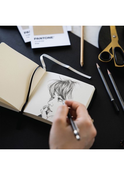 12x12 Cm Sert Kapak 80 Yaprak 140 Gr. Eskiz Defteri - Sketch Book - Siyah