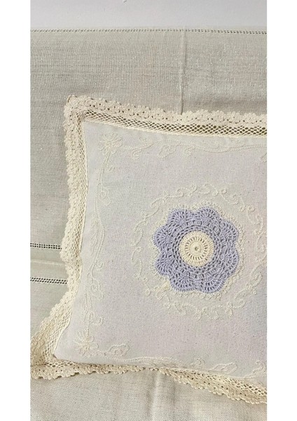 Dantel Detaylı Krem Dekoratif Kırlent Kılıfı – El Işlemeli Vintage Yastık Kılıfı 40X40 cm