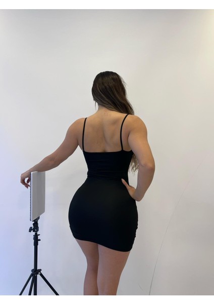 Siyah Dalgıç Kumaş Askılı Toka Detaylı Mini Elbise fiyatları