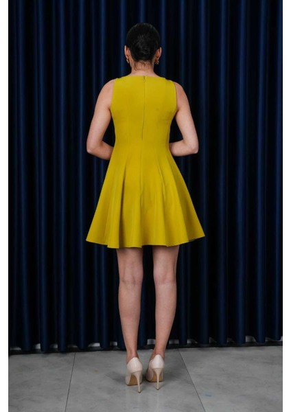 Kolsuz Parçalı Arkadan Fermuarlı Elbise – Slim Fit, U Yaka, Yazlık fiyatları