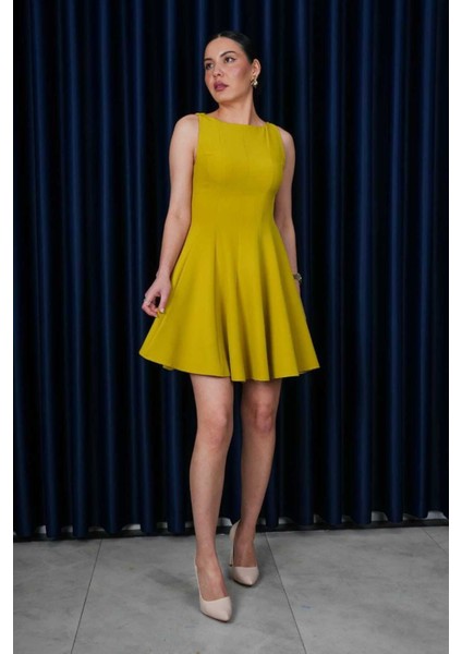 Kolsuz Parçalı Arkadan Fermuarlı Elbise – Slim Fit, U Yaka, Yazlık modelleri