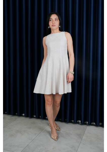 Keten Kolsuz Pileli Elbise - Genç, Şık ve Konforlu