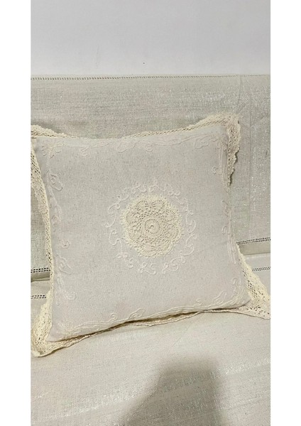 Dantel Detaylı Krem Dekoratif Kırlent Kılıfı – El Işlemeli Vintage Yastık Kılıfı 40X40 cm