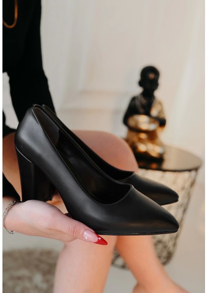 Giort Siyah Cilt Topuklu Ayakkabı modelleri