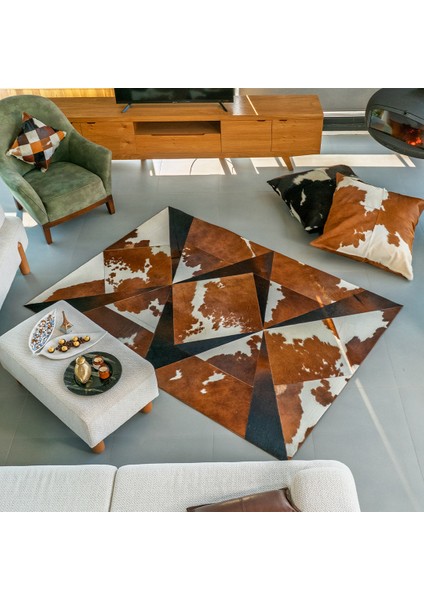 %100 Doğal Dana Derisi Kaymaz Taban Premium Patchwork Halı - Üçgen Temalı Kahverengi Beyaz