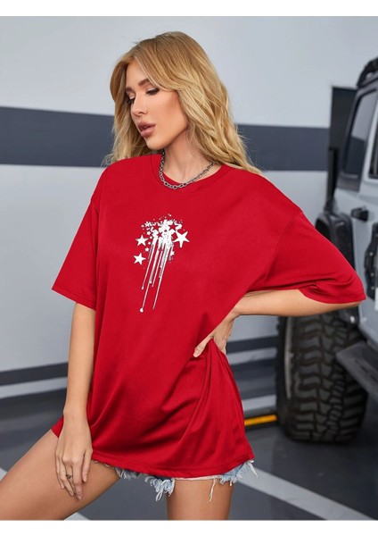 Kadın Kırmızı Sanatsal Yıldız Ön Baskılı Oversize T-Shirt