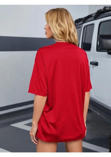 Kadın Kırmızı Sanatsal Yıldız Ön Baskılı Oversize T-Shirt modelleri