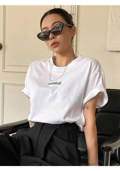 Kadın Beyaz Classical Ön Baskılı Oversize T-Shirt