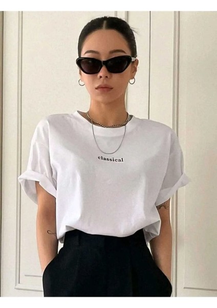 Kadın Beyaz Classical Ön Baskılı Oversize T-Shirt fiyatları