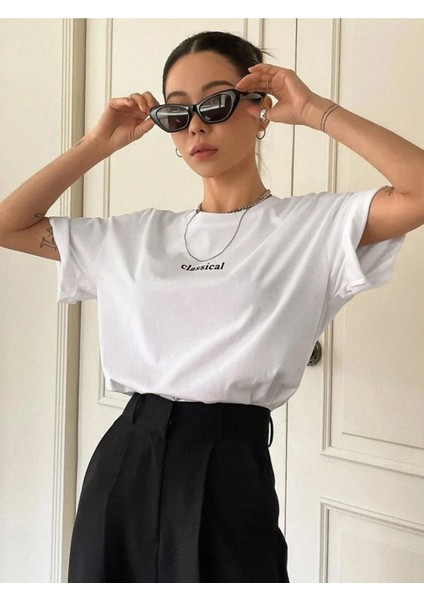 Kadın Beyaz Classical Ön Baskılı Oversize T-Shirt fırsatları