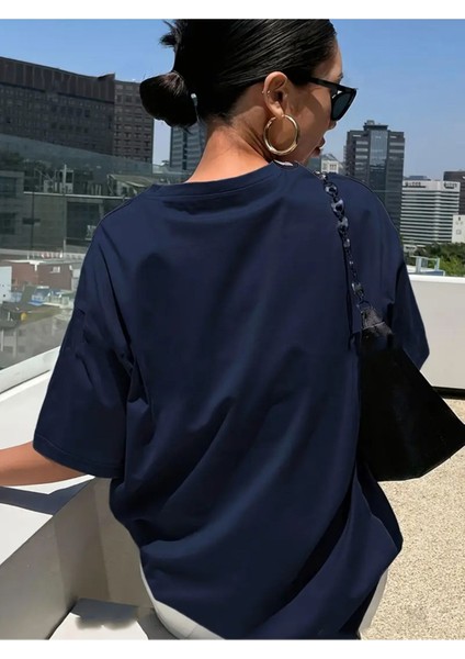 Kadın Lacivert Classical Ön Baskılı Oversize T-Shirt fırsatları