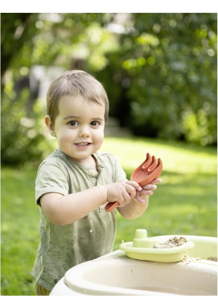 Su ve Kum Aktivitesi Masası