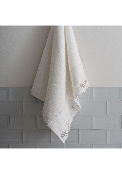 Puerta Çiçek Işlemeli El Havlusu (30 x 50 Cm)