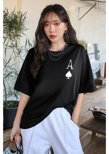 Kadın Maça As Baskılı Siyah Oversize T-Shirt fiyatları