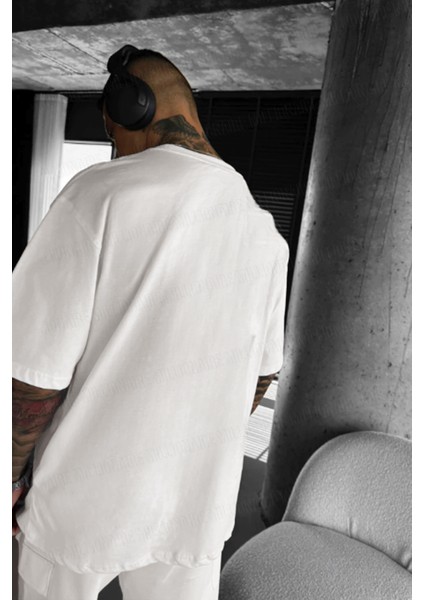 Erkek Ekru Beyaz Good Karma Oversize Fit Bol Geniş Kalıp Salaş Kesim T-Shirt fiyatları