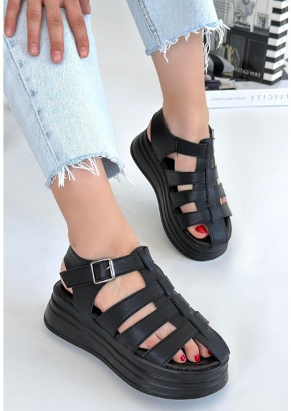 Toten Siyah Cilt Kemerli Sandalet - Lisinya - 38