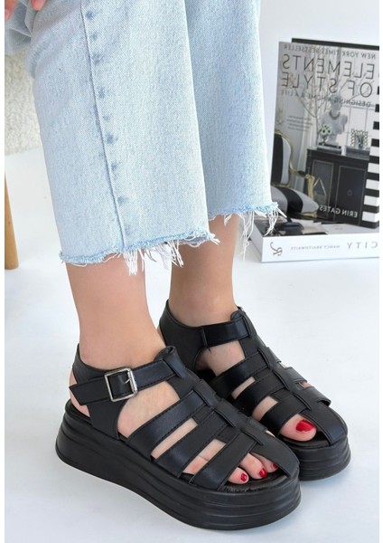 Toten Siyah Cilt Kemerli Sandalet - Lisinya - 38