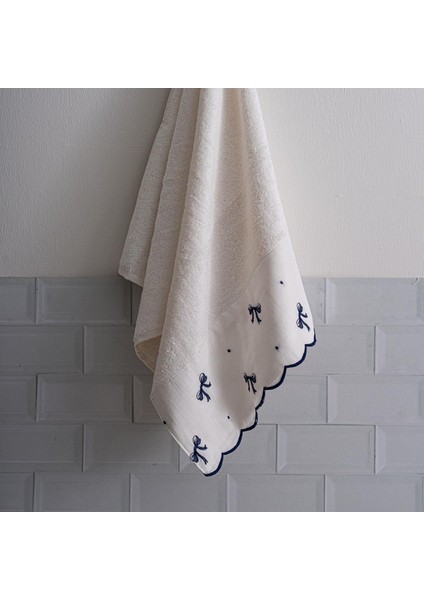 Serena Fiyonk Nakışlı El Havlusu (30 x 50 Cm)