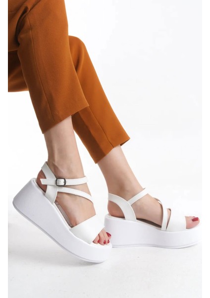 Kadın Hafif Rahat 6 cm Platform Topuklu Eva Taban Sandalet 4010-123-0001