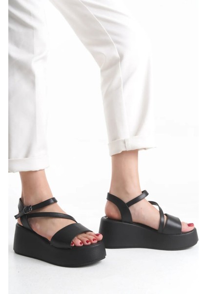 Kadın Hafif Rahat 6 cm Platform Topuklu Eva Taban Sandalet 4010-123-0001