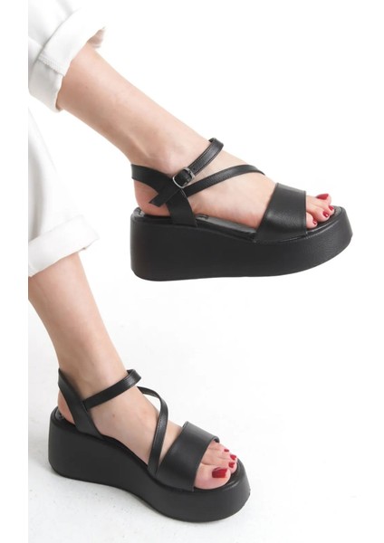 Kadın Hafif Rahat 6 cm Platform Topuklu Eva Taban Sandalet 4010-123-0001