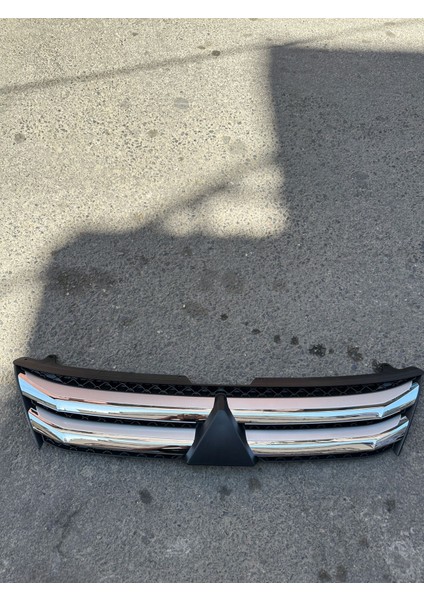 Mitsubishi Eclipse Cross Ön Panjur 7450B072