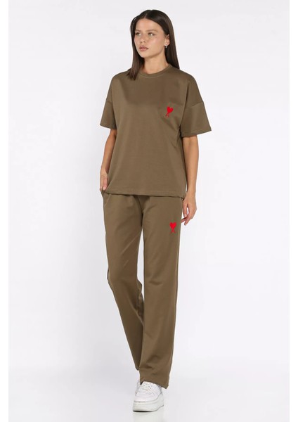 Kadın Kalp Nakışlı Bisiklet Yaka Tişört Pantolon Ikili Takım P-00017619