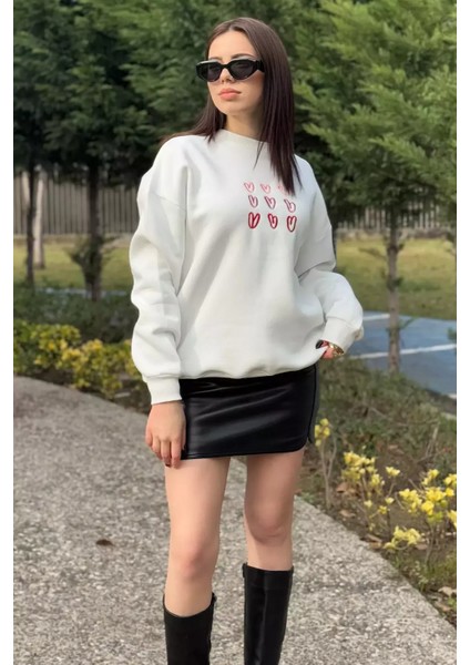 Kadın Bisiklet Yaka Kalp Nakışlı Şardonlu Sweatshirt P-00014718