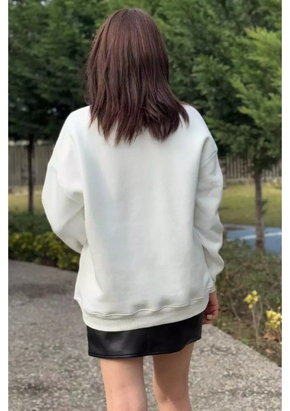 Kadın Bisiklet Yaka Kalp Nakışlı Şardonlu Sweatshirt P-00014718