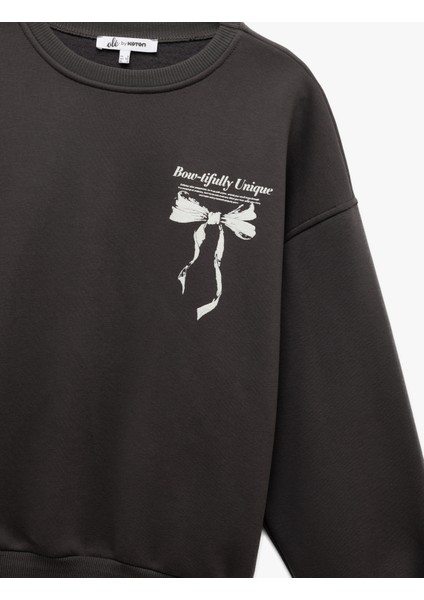 Şardonlu Uzun Kollu Bisiklet Yaka Fiyonk Baskılı Oversize Sweatshirt indirimleri