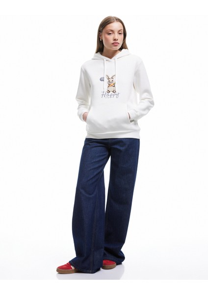 Üç Iplik Şardonlu Nakış Detaylı Kanguru Cepli Kapüşonlu Sweatshirt fiyatları