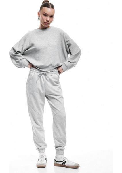 Şardonlu Dikiş Detaylı Beli Bağcıklı Cepli Rahat Kalıp Jogger Eşofman Altı