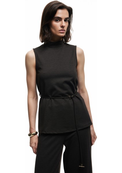 Metal Aksesuarlı Dik Yaka Kolsuz Kemerli Uzun Bluz fiyatları