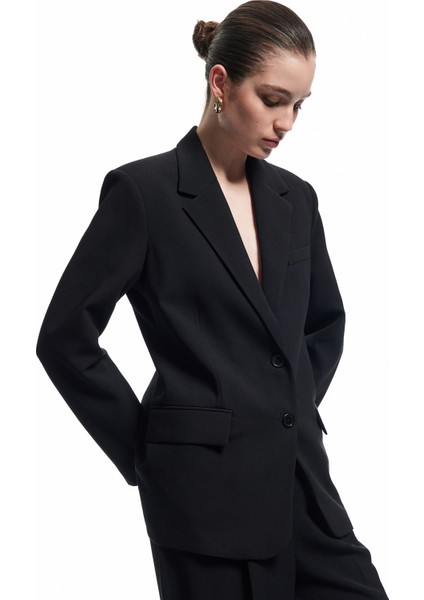 Krep Kumaş Cepli Düğmeli Uzun Kollu Kruvaze Oversize Blazer Ceket