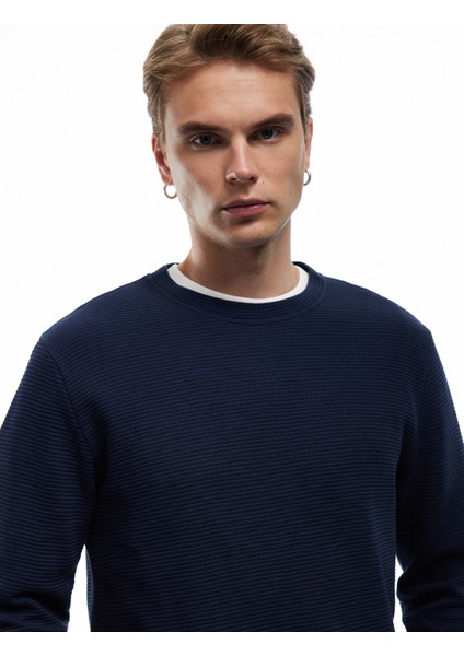 Pamuklu Uzun Kollu Dokulu Basic Bisiklet Yaka Sweatshirt