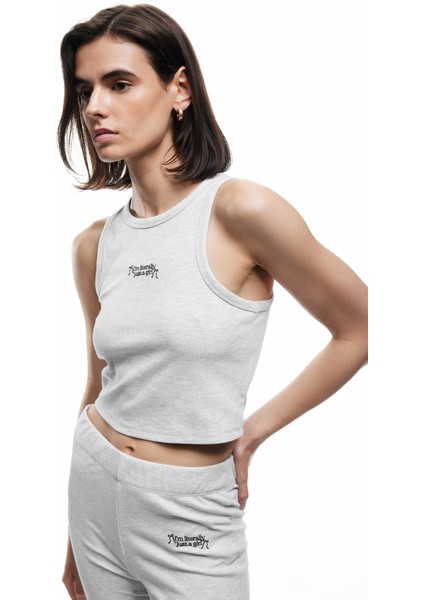 Slim Fit Nakış Detaylı Crop Halter Yaka Atlet Pijama Üstü