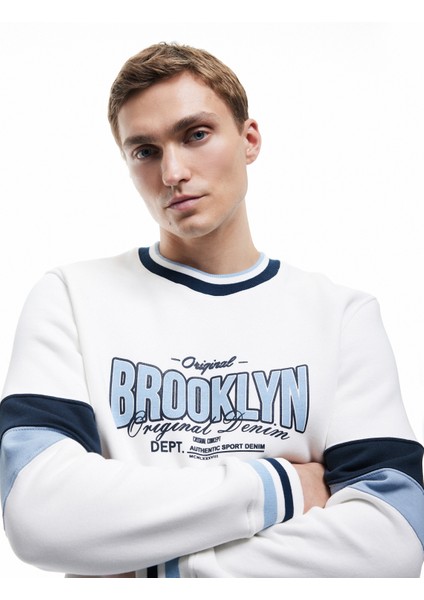 Şardonlu Uzun Kollu Bisiklet Yaka Renk Bloklu Kolej Baskılı Sweatshirt