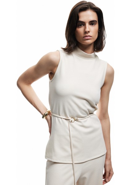 Metal Aksesuarlı Dik Yaka Kolsuz Kemerli Uzun Bluz fiyatları