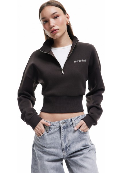 Pamuklu Yarım Fermuarlı Şardonlu Baskılı Crop Sweatshirt fiyatları