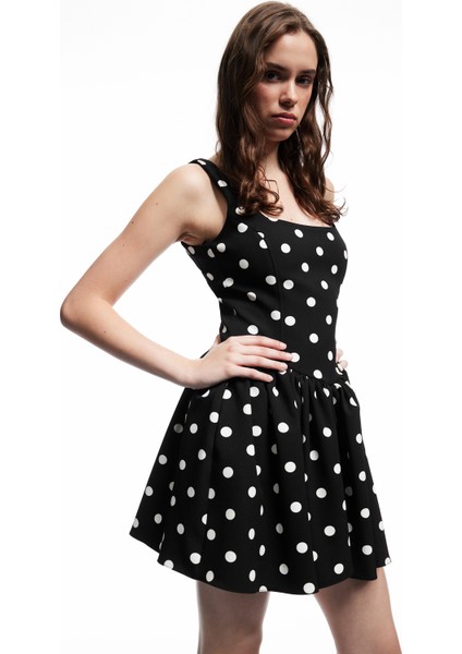 Kare Yaka Kolsuz Slim Fit Volanlı Puantiyeli Mini Abiye Elbise fiyatları